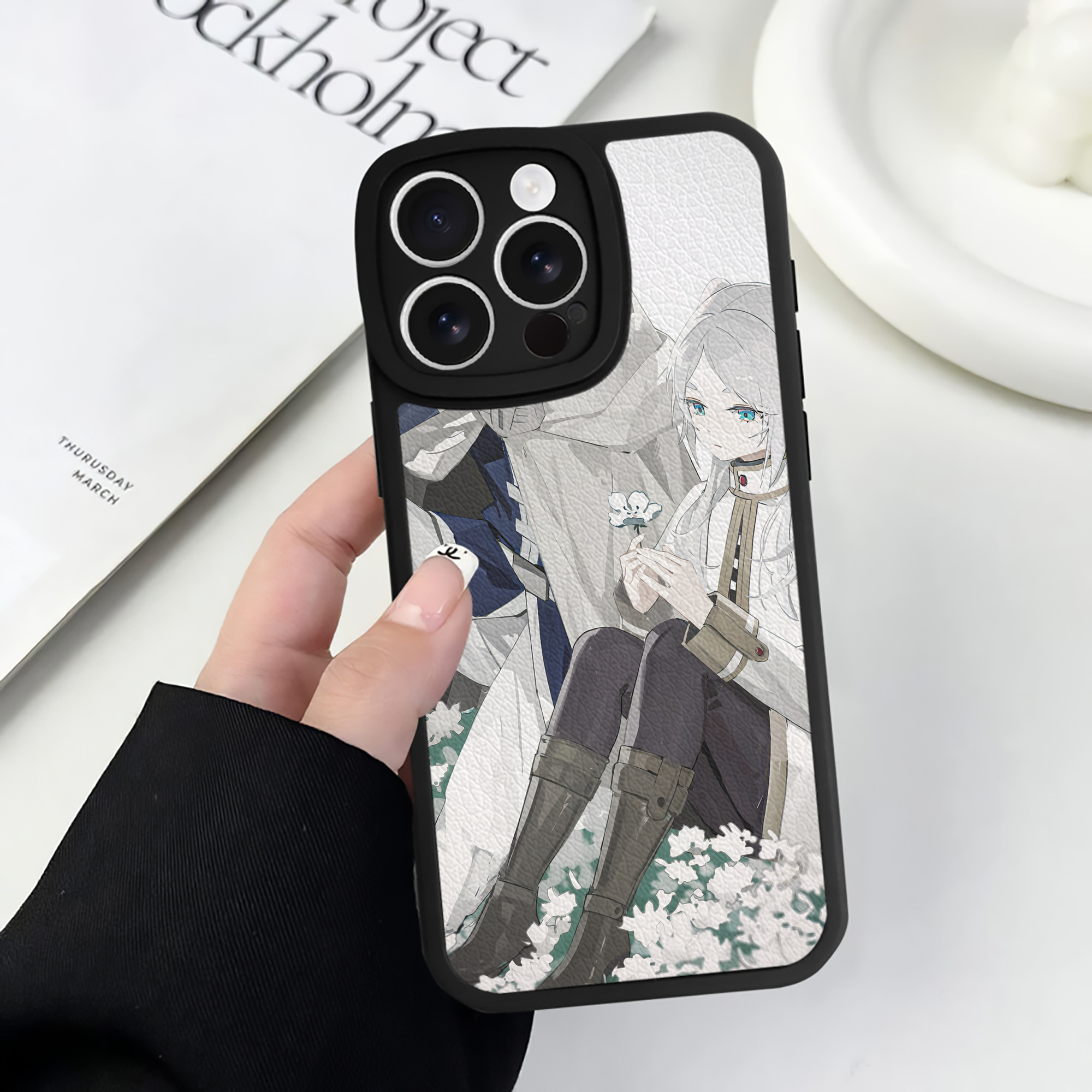 （画像用） 葬送のフリーレン Frieren 【iPhone 16シリーズ対応】シリコンスマホケース（レザー調） 材質：シリコン